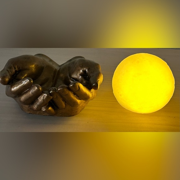 Handmade Concrete Two Hands Holder With Moon Light - Picture 5 of 9